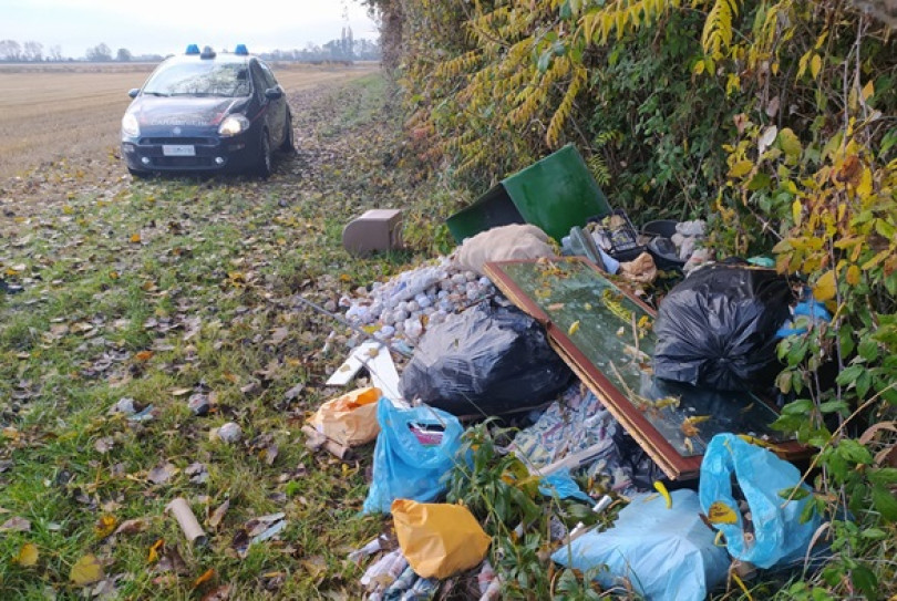 Abbandono rifiuti nei paesi di Balzola e Villanova
